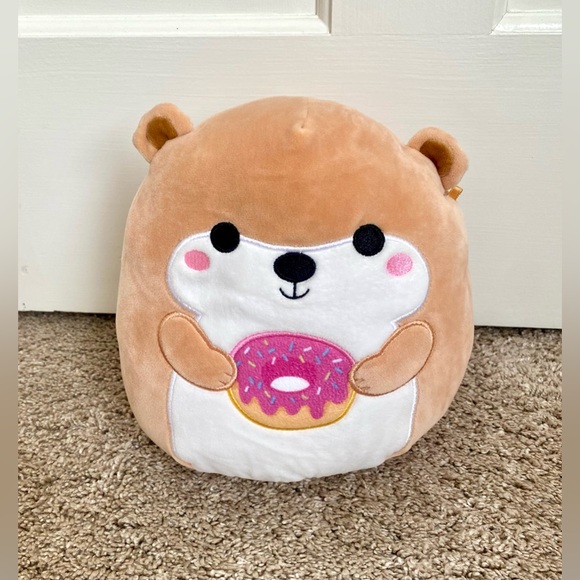 Squishmallow Ash the Otter with Donut - Picture 1 of 6